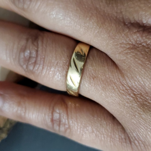 14K Gold Solid Minimalist Sturdy Wedding Ring - Picture 5 of 8